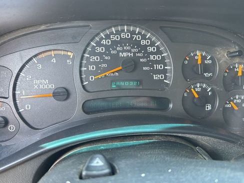 Used 2004 Chevrolet Silverado 2500 LS w/ Heavy-Duty Power Package AWD/4WD image 11