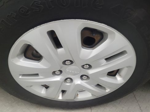 Used 2018 Dodge Grand Caravan SE FWD image 31