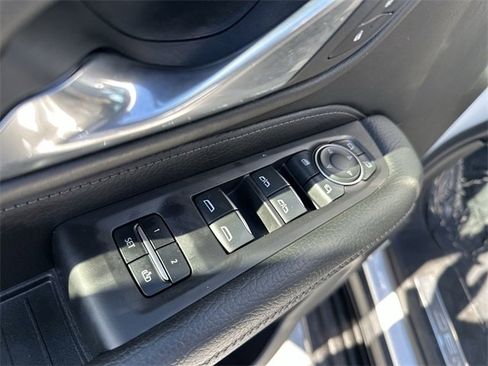 Used 2024 GMC Yukon Denali image 15