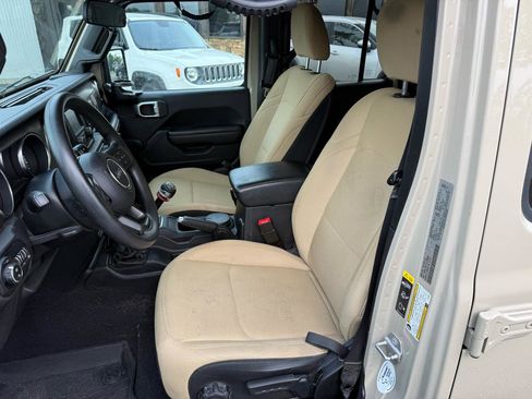 Used 2020 Jeep Gladiator Sport w/ Trailer Tow Package AWD/4WD image 6
