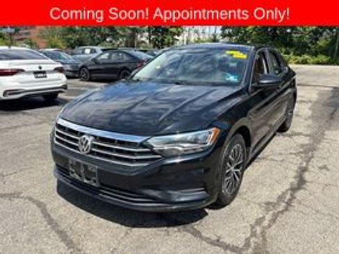 Used 2019 Volkswagen Jetta SE w/ Cold Weather Package FWD image 1