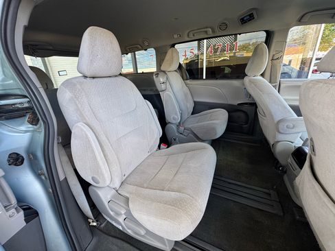 Used 2016 Toyota Sienna LE image 14