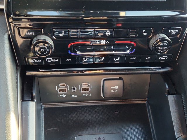Used 2025 Jeep Grand Cherokee Altitude AWD/4WD image 44