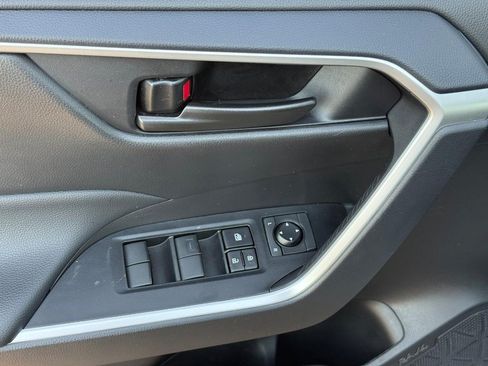 Certified 2025 Toyota RAV4 LE AWD/4WD image 18