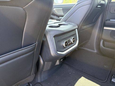 New 2026 Ford Expedition Platinum image 18