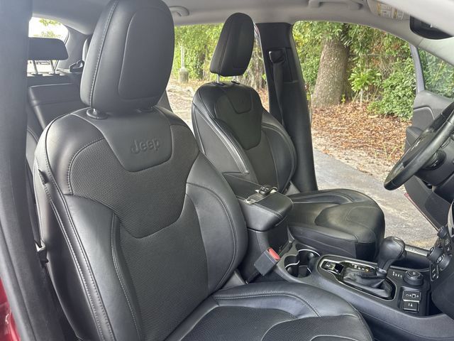Used 2019 Jeep Cherokee Limited w/ Technology Group AWD/4WD image 10