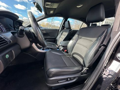 Used 2017 Honda Accord Sport image 13