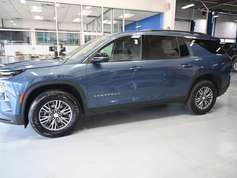 Used 2025 Chevrolet Traverse LT w/ Driver Confidence Package FWD image 7
