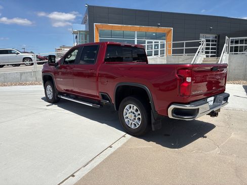Used 2020 Chevrolet Silverado 2500 LT w/ Convenience Package AWD/4WD image 3