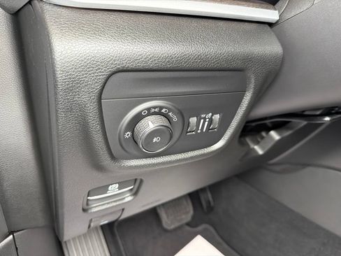 New 2026 Jeep Grand Cherokee L Limited w/ Limited Altitude Package AWD/4WD image 19