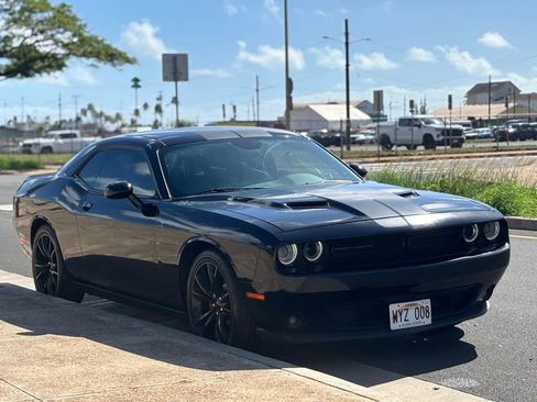 Used 2016 Dodge Challenger SXT w/ Blacktop Package image 6