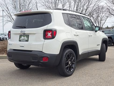 Used 2023 Jeep Renegade Latitude w/ Premium Group image 26