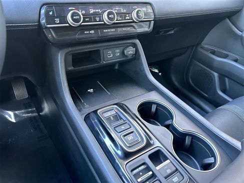 Used 2023 Honda Pilot Touring image 16