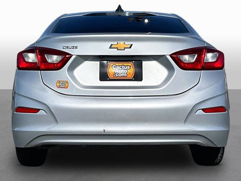 Used 2018 Chevrolet Cruze LS FWD image 4