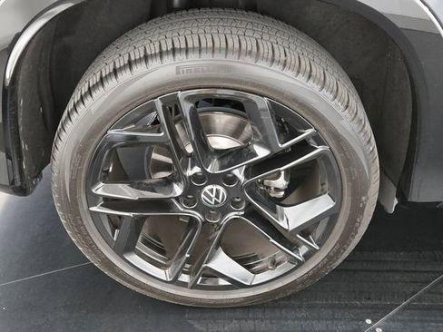 Used 2025 Volkswagen Tiguan SE R-Line AWD/4WD image 10