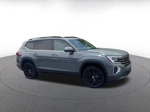Used 2026 Volkswagen Atlas SE FWD image 2