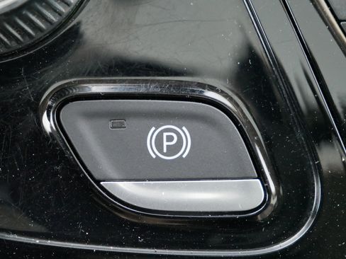 Used 2023 Chrysler Pacifica Limited image 32