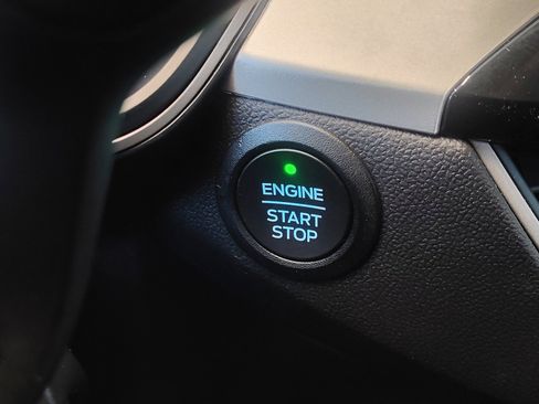 Used 2022 Ford Escape SE w/ SE Sport Appearance Package image 32