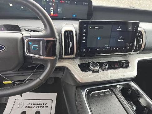 Used 2025 Ford Expedition Max Active RWD image 9