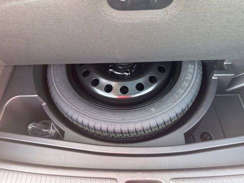 Used 2025 Buick Envision Preferred AWD/4WD image 59