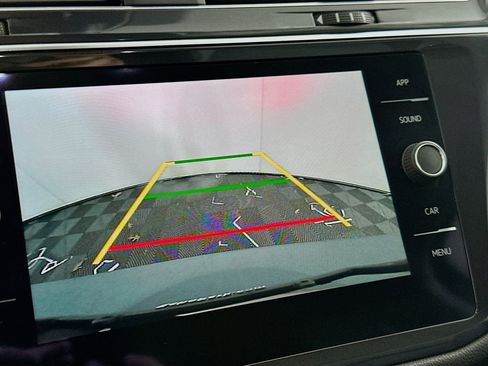 Used 2022 Volkswagen Tiguan SE image 22