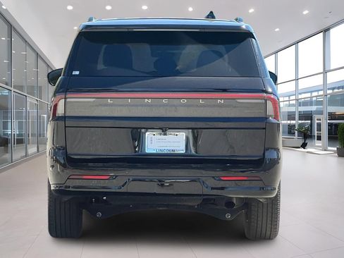 Used 2025 Lincoln Navigator L Reserve w/ Jet Appearance Package AWD/4WD image 5