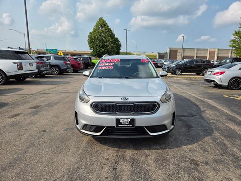 Used 2019 Kia Niro LX FWD image 2