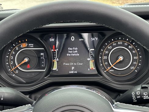 Used 2025 Jeep Wrangler Sahara image 28