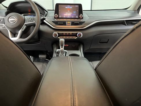 Used 2025 Nissan Altima 2.5 SV FWD image 40