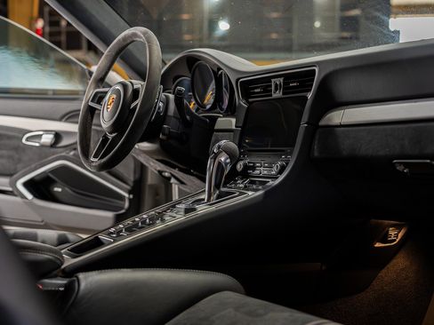 Used 2018 Porsche 911 GT3 RWD image 33