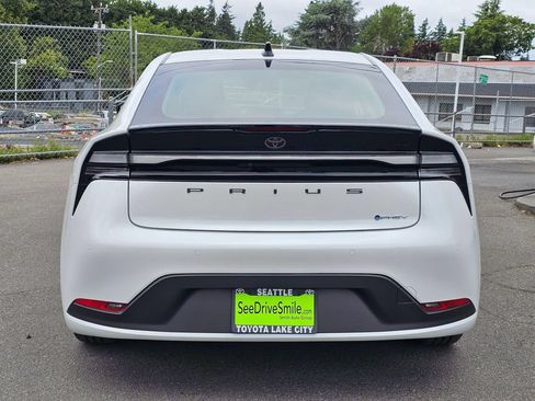New 2026 Toyota Prius Plug-In Hybrid FWD image 6
