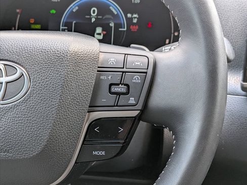Used 2025 Toyota Camry SE FWD image 15