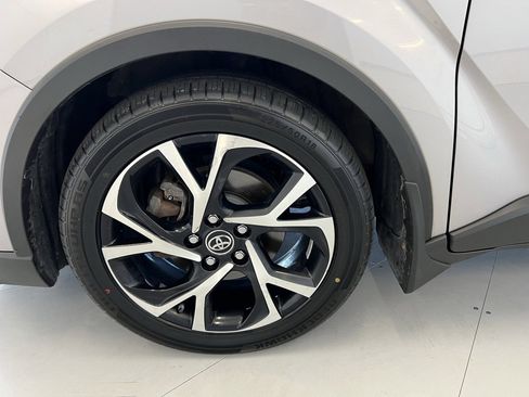 Used 2018 Toyota C-HR XLE image 37