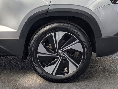 Used 2025 Volkswagen Taos SE image 37