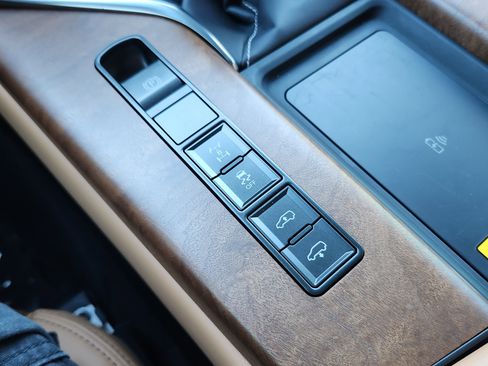 Used 2025 Lexus LX 600 4WD w/ Luxury Package image 32