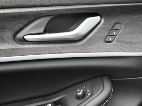 Used 2025 Jeep Grand Cherokee L Limited RWD image 14