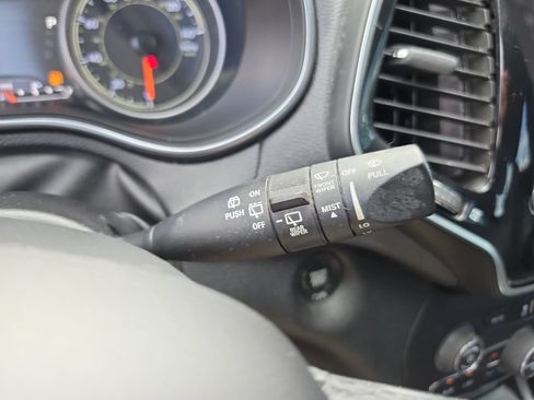 Used 2019 Jeep Cherokee Limited FWD image 23