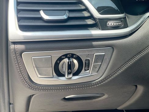 Used 2020 BMW 740i w/ M Sport Package RWD image 10