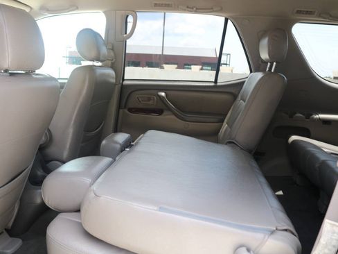Used 2006 Toyota Sequoia SR5 RWD image 32