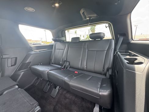 Used 2018 Ford Expedition XLT w/ Equipment Group 202A RWD image 28