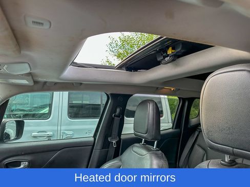 Used 2019 Jeep Renegade Limited w/ UConnect 8.4 Nav Group AWD/4WD image 9