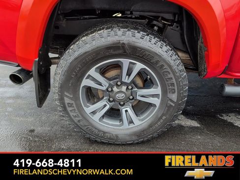 Used 2018 Toyota Tacoma TRD Sport image 18
