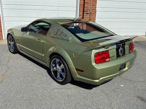 Used 2005 Ford Mustang GT Premium image 17