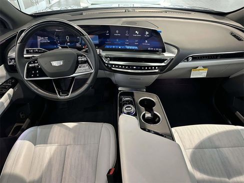 Certified 2024 Cadillac Lyriq Luxury image 28