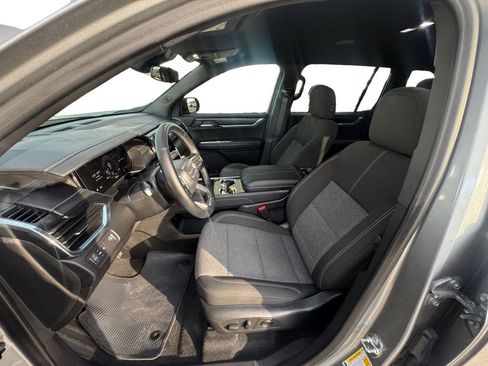 Used 2025 GMC Acadia Elevation w/ Black Edition image 10