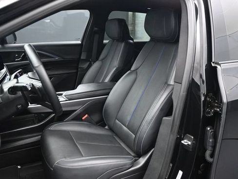 Used 2024 Cadillac Lyriq Luxury RWD image 5