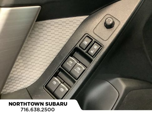 Used 2018 Subaru Forester 2.5i Premium w/ All-Weather Package AWD/4WD image 10