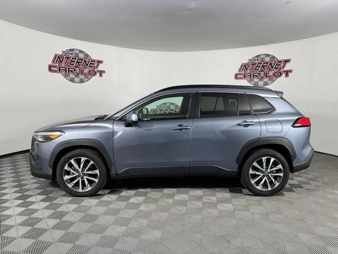 Used 2023 Toyota Corolla Cross XLE w/ Convenience Package AWD/4WD image 4