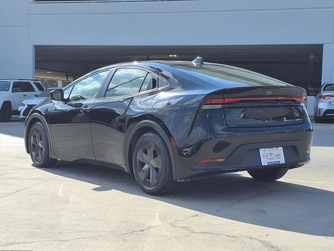 Used 2024 Toyota Prius LE image 5