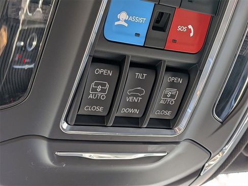 Certified 2024 Jeep Grand Cherokee Limited image 19